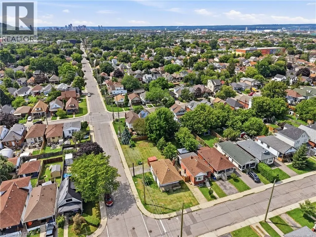 67 Huxley Avenue N, Hamilton